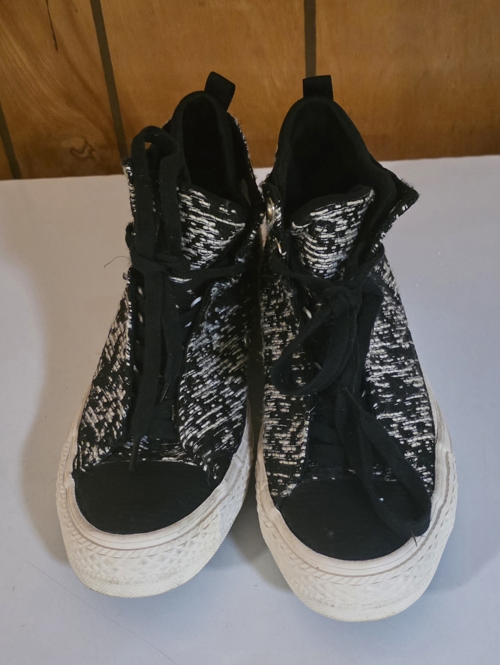 CONVERSE Chuck Taylor All Star Black & White Womens 8 Salene Platform Sneakers